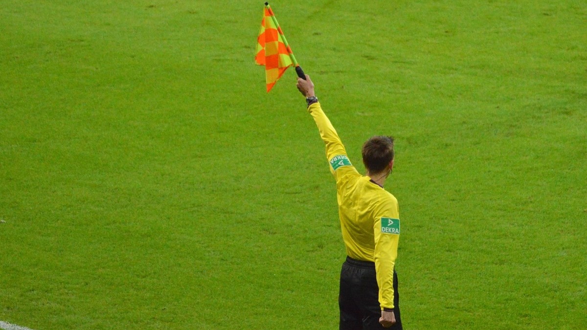 referee flag