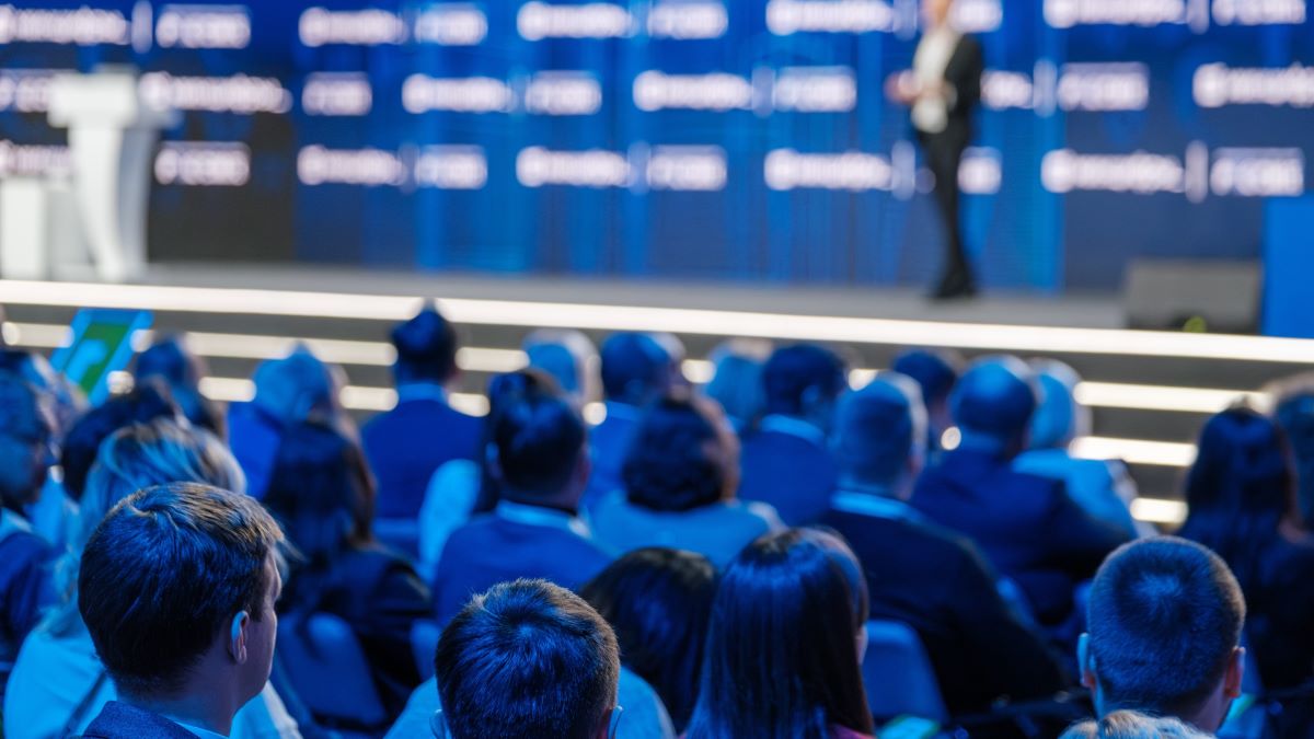 audience listening to a speaker