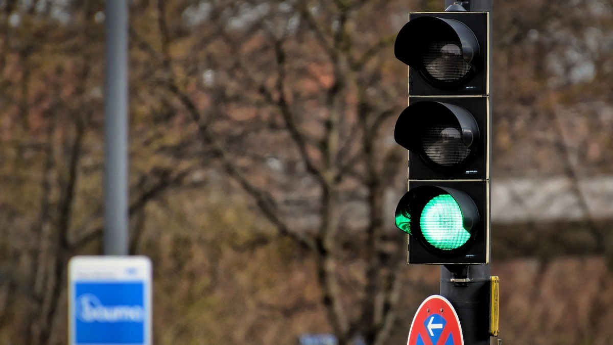 green traffic light